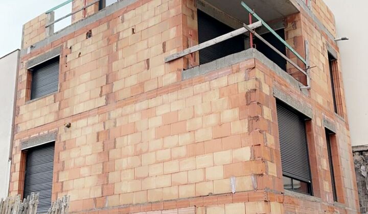 Enduit finition grattée sur petit immeuble (Lyon)